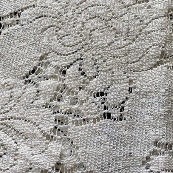 Cream color lace tablecloth - Picture 1 of 2